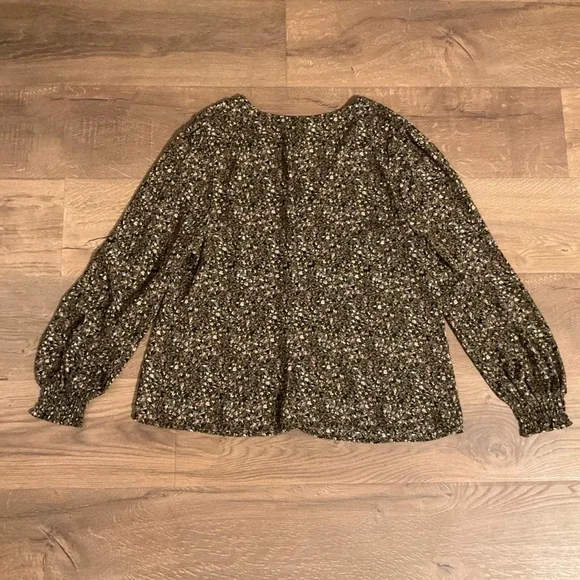 Cabi Chorous v-neck, full sleeve blouse in black, pink, brown floral, L - Picture 4 of 9